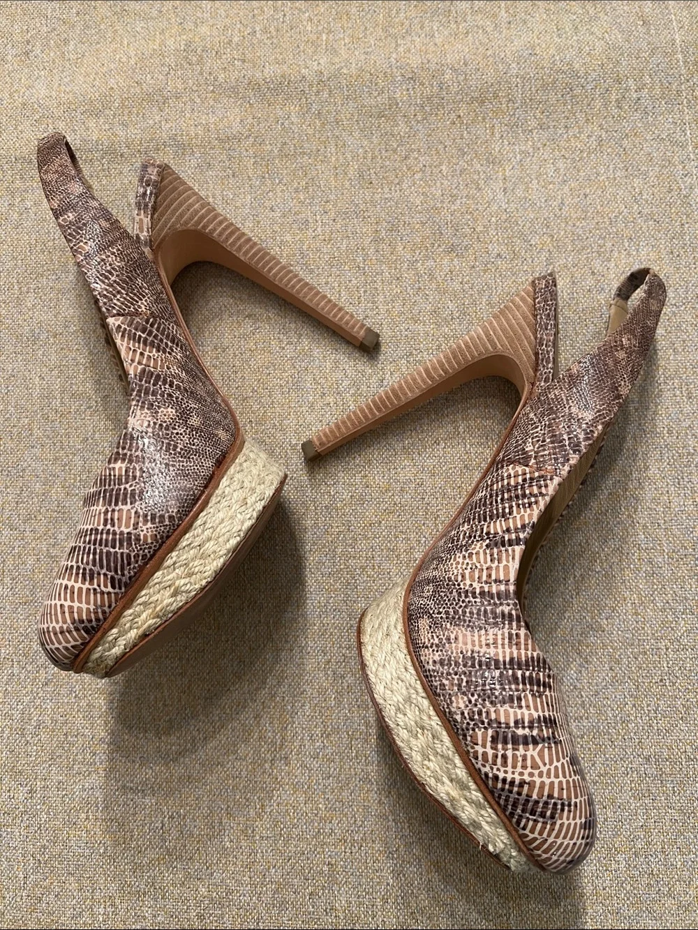 ❤️BCBGMAXAZRIA Folley  Platform Heels
